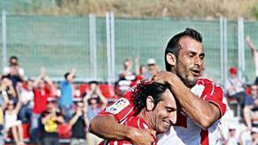 Jandro Castro i Kiko Ratón celebren un gol en l&#039;estrena del Girona 2010/11 contra el Tenerife (4-2).