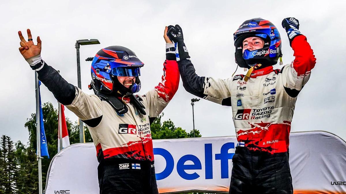 Pajari y su copiloto celebran el triunfo en Estonia