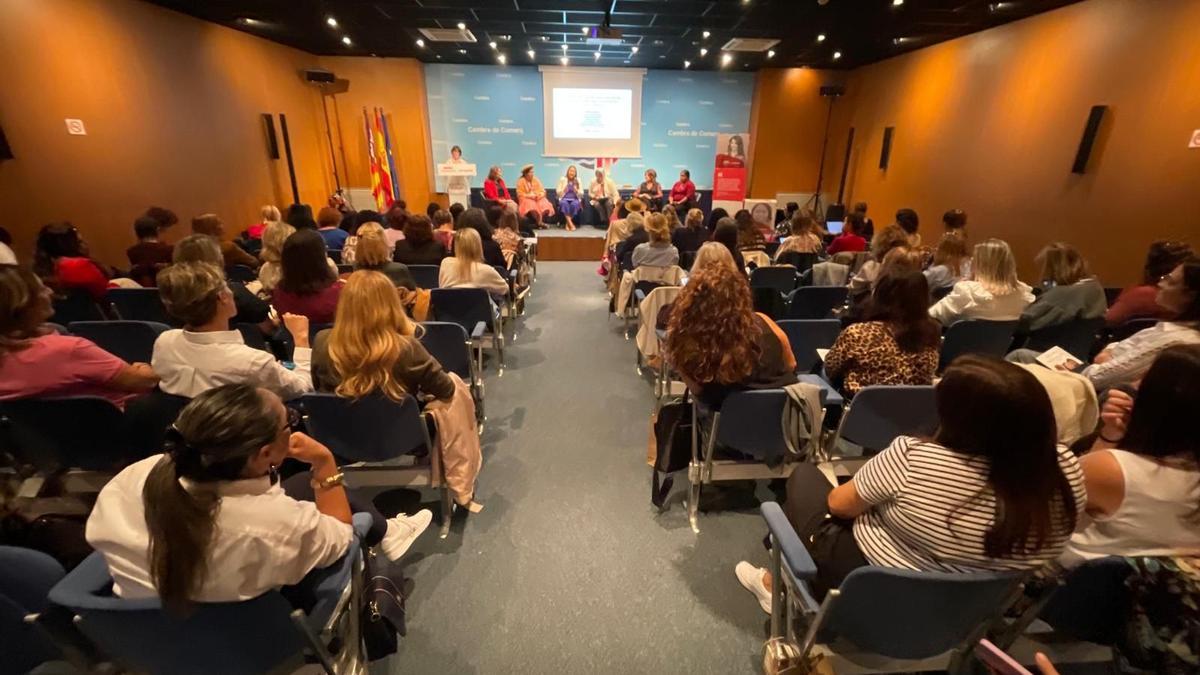 S'ha evidenciat la problemàtica global que existeix amb les dones en el seu accés a llocs de responsabilitats polítiques i socials