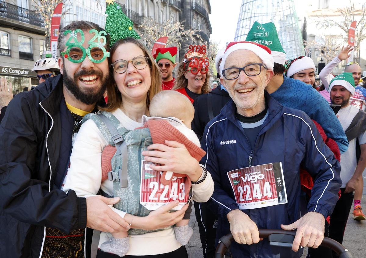 Loca carrera de Navidad: la San Silvestre colorea Vigo