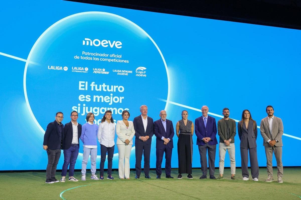 Foto de familia de la presentación del acuerdo entre Moeve y la Liga y LaLiga.