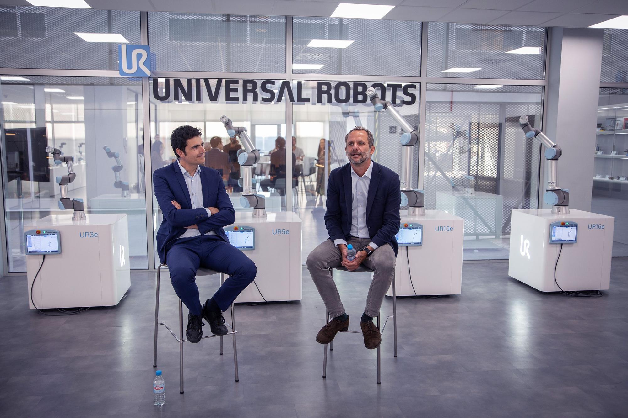 Los directivos de Universal Robots, Jordi Pelegrí y Jacob Pascuale, en la presentación del nuevo proyecto