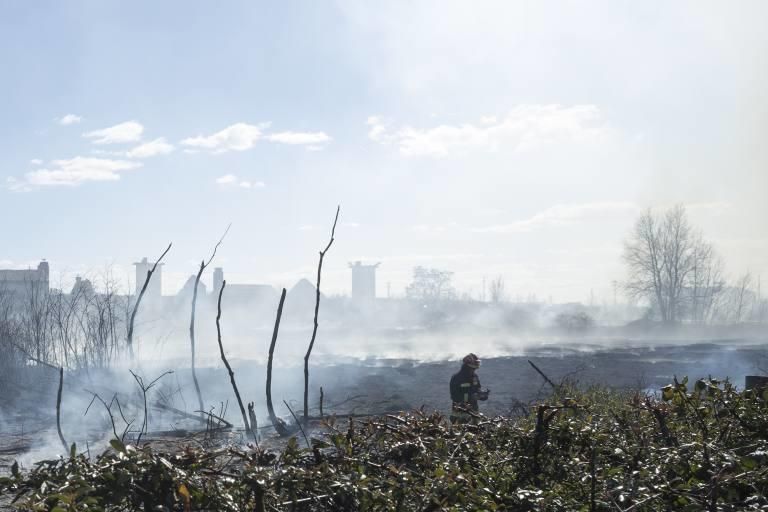 Incendio en los aledaños de El Ermitaño