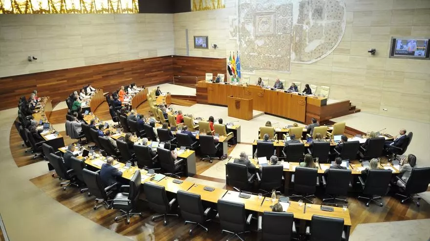 En directo | Sigue la retransmisión del pleno en la Asamblea de Extremadura