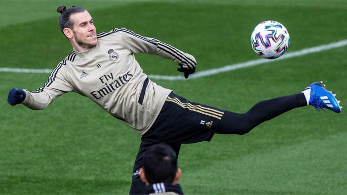 Bale ya se entrena con sus compañeros