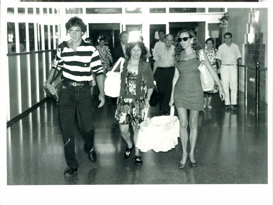 La primera imagen de Álex Lequio, captada por Diario de Mallorca el 11 de agosto de 1992 durante su llegada a la isla para pasar las vacaciones de verano.