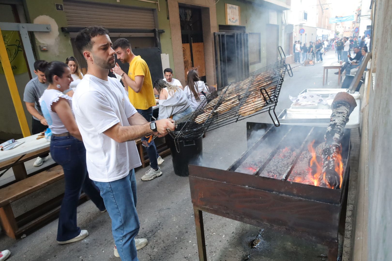 FOTOGALERÍA I Las imágenes de la Nit de la Xulla y del encuentro de elaboración de allioli de las fiestas de Vila-real