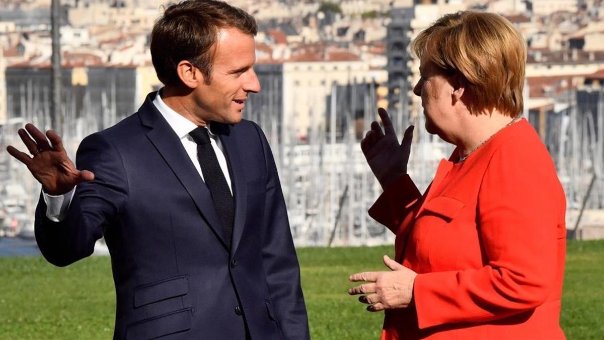 El presidente francés, Emmanuel Macron, y la cancillera Angela Merkel.