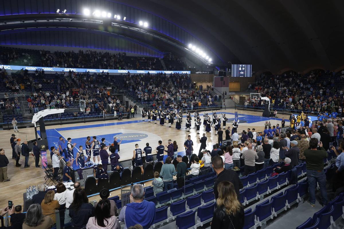 Oviedo. Palacio de los deportes. Partido de baloncesto Oviedo-Estudiantes