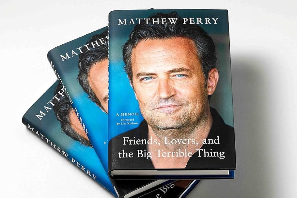 Aquí Entre Nos: Relanzan libro biográfico de Matthew Perry