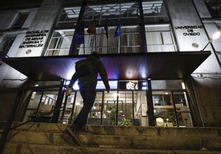 Canteli pide a la Universidad no mover Minas hasta que el juez decida si paraliza el traslado