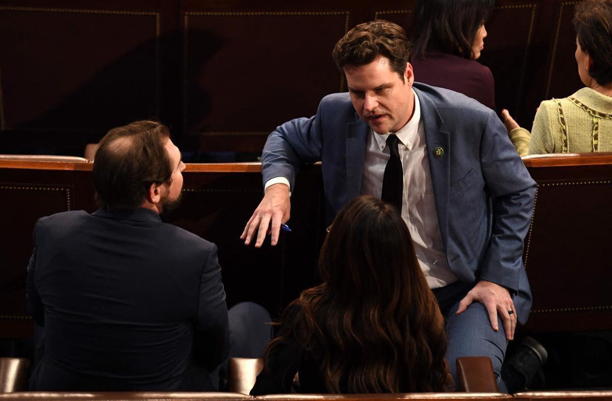 El representante Matt Gaetz (republicano de Florida) se dirige a sus colegas congresistas en el hemiciclo de la Cámara de Representantes de Estados Unidos.