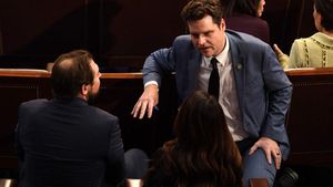 El representante Matt Gaetz (republicano de Florida) se dirige a sus colegas congresistas en el hemiciclo de la Cámara de Representantes de Estados Unidos.
