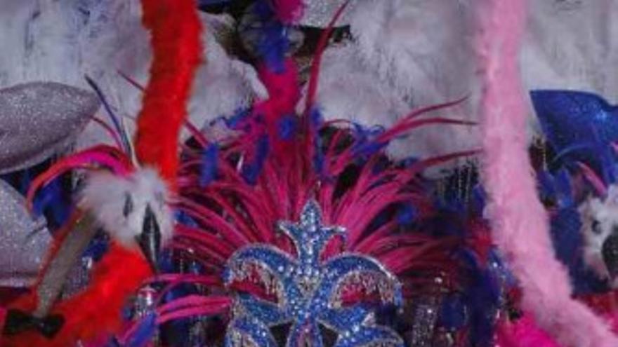 Rosana García Segura de ‘Los Gnomos’ es coronada reina infantil del Carnaval