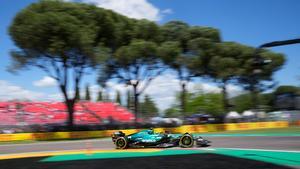 Fernando Alonso, al volante del Aston Martin en Imola