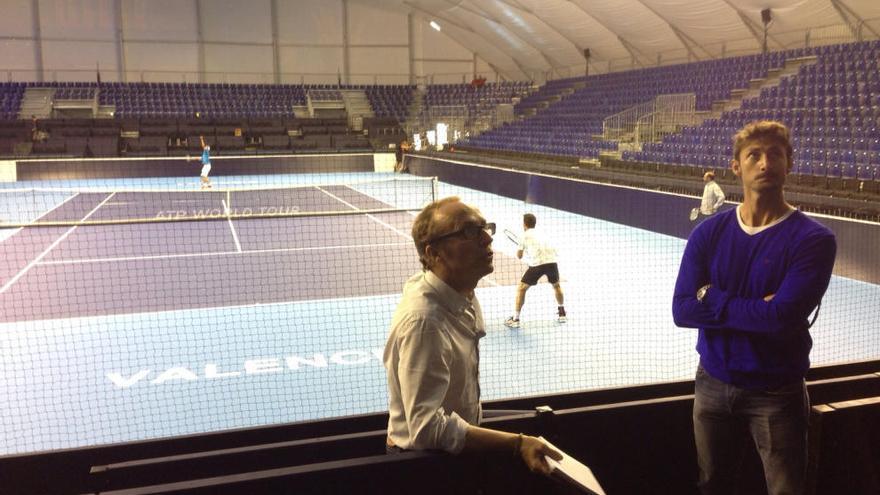 Juan Carlos Ferrero, durante la visita.