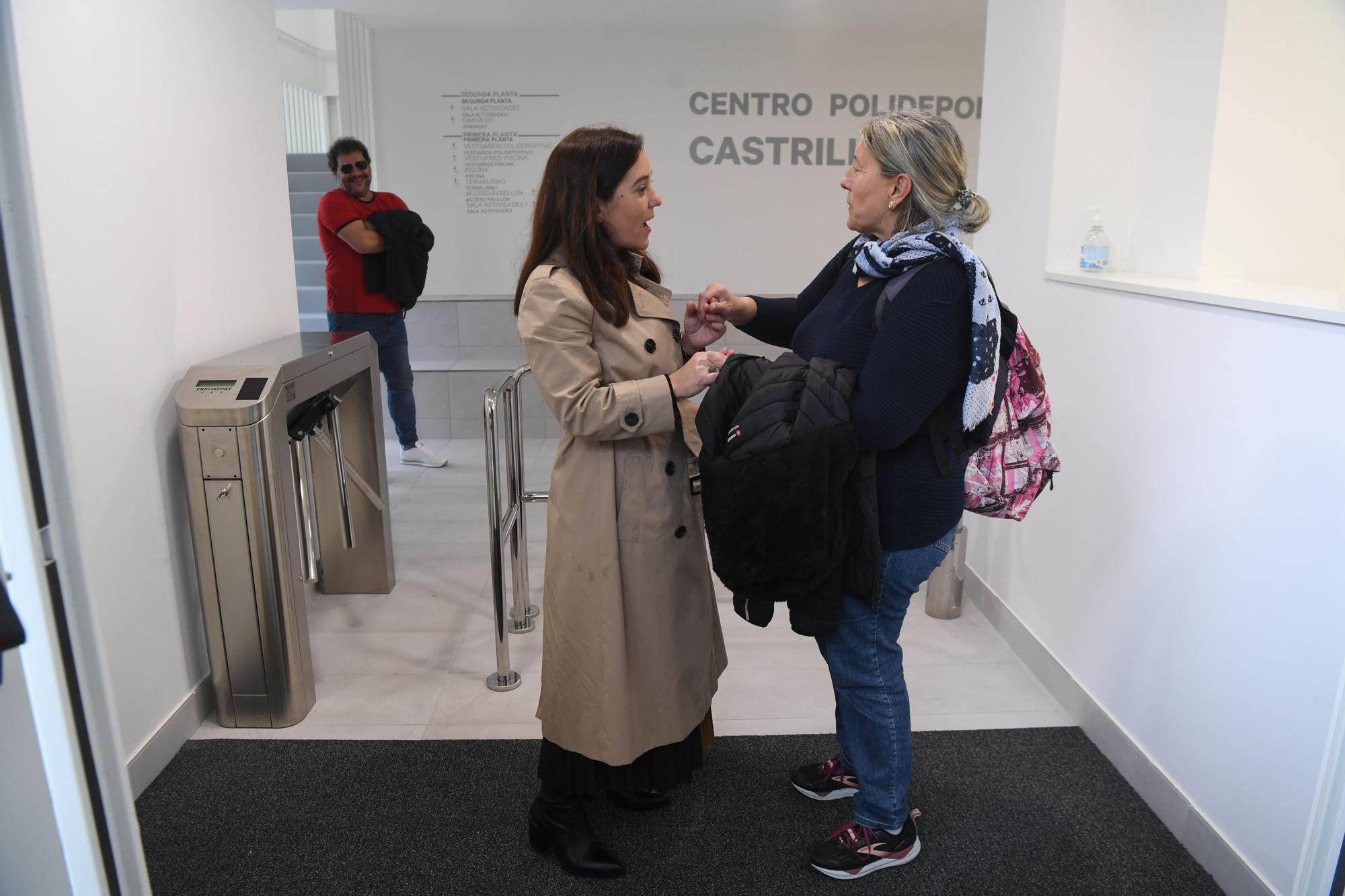 Apertura de puertas del polideportivo del Castrillón de A Coruña con la visita del alcaldesa