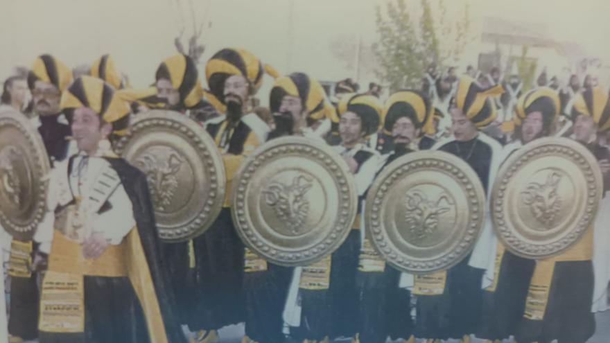 ¿Quiénes llevarán los 33 trajes especiales por las bodas de oro de los Moros y Cristianos de San Vicente?
