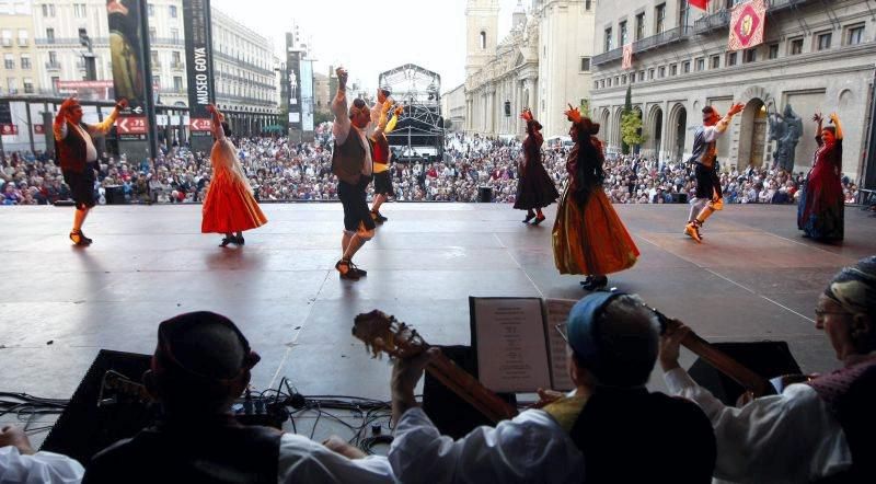 Jotas en la Plaza del Pilar.