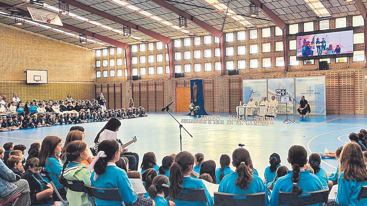 La comunidad del San Ignacio celebra la eucaristía de inicio de curso