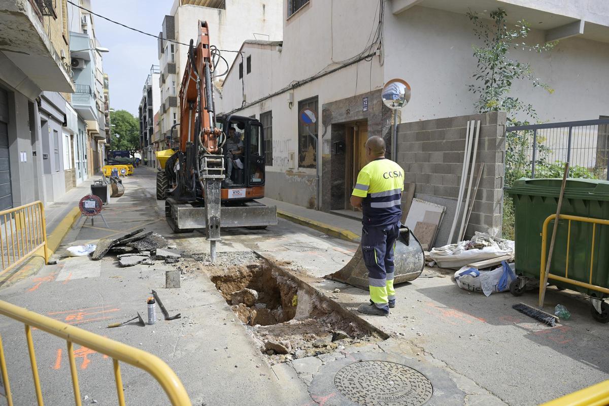 Obras en la red de saneamiento de Paiporta.