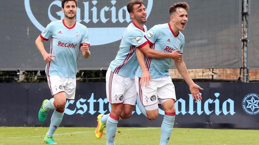 Dennis Eckert celebra un gol del Celta B esta temporada. // M.G. Brea