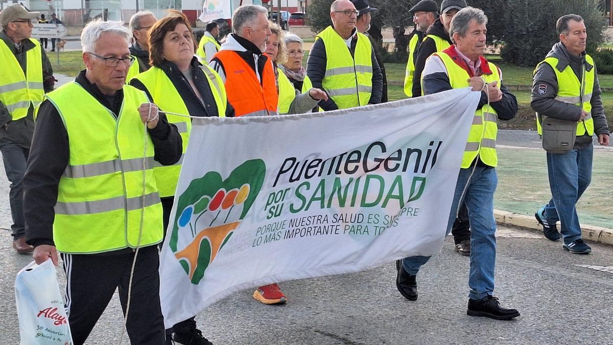 Manifestación "Puente Genil por su sanidad pública", celebrada este sábado en Puente Genil.