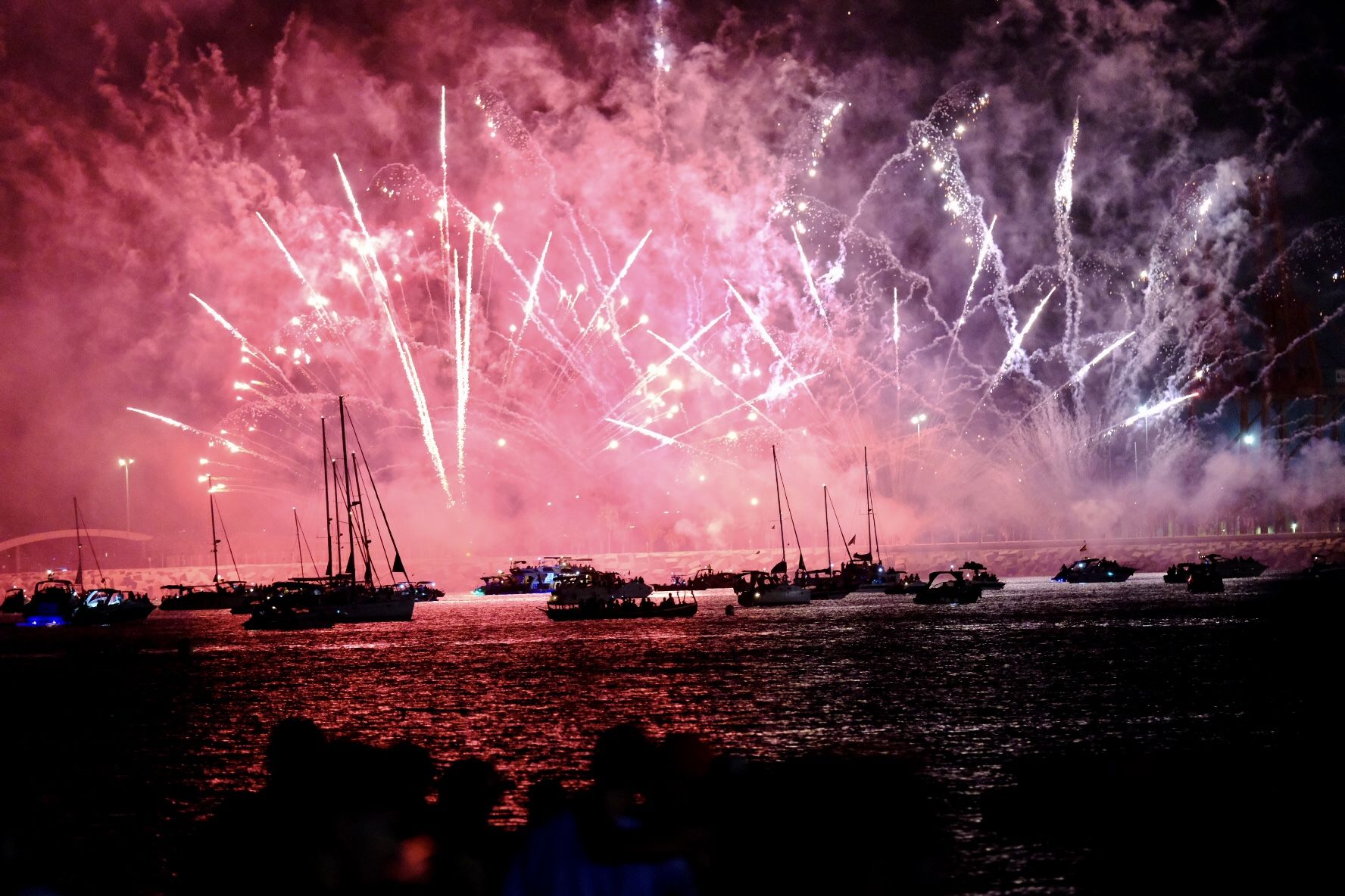 Los fuegos artificiales dan la bienvenida a la Feria de Málaga 2022