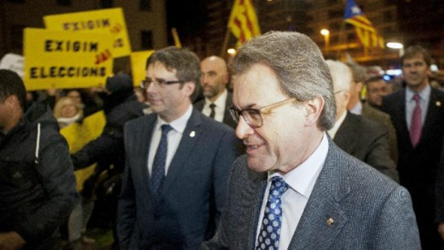 Gritos para recibir a Artur Mas