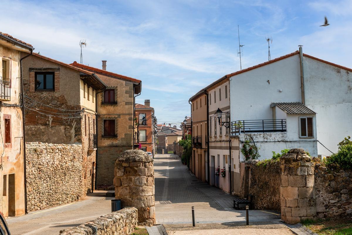 San Millán de la Cogolla es un municipio ubicado al pie de la sierra de la Demanda