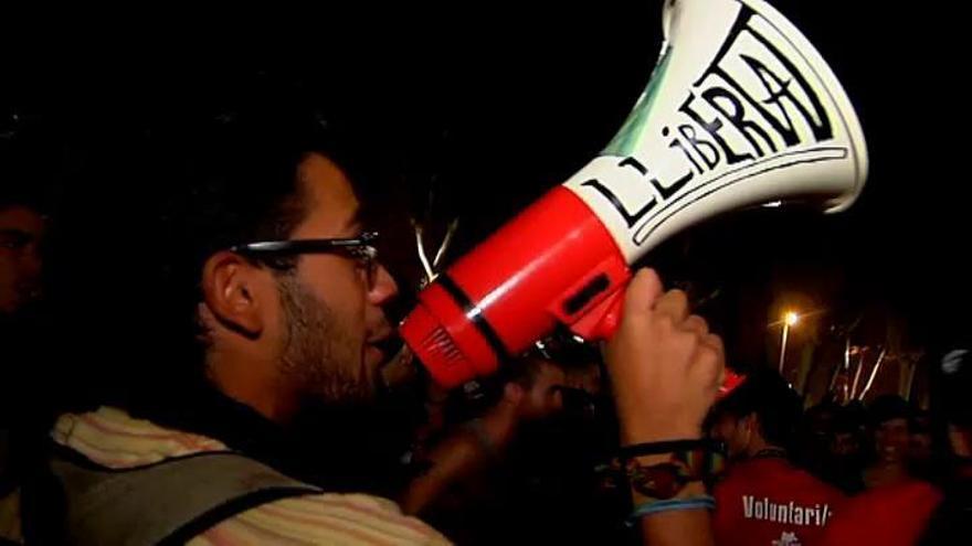 Centenares de personas continúan protestando frente al Tribunal Superior de Justicia de Cataluña