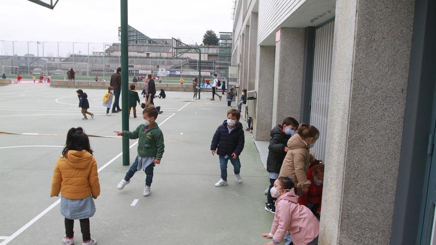 Sanidade aplaza a partir del 15 de marzo la decisión de dejar de recomendar mascarillas en el patio del colegio