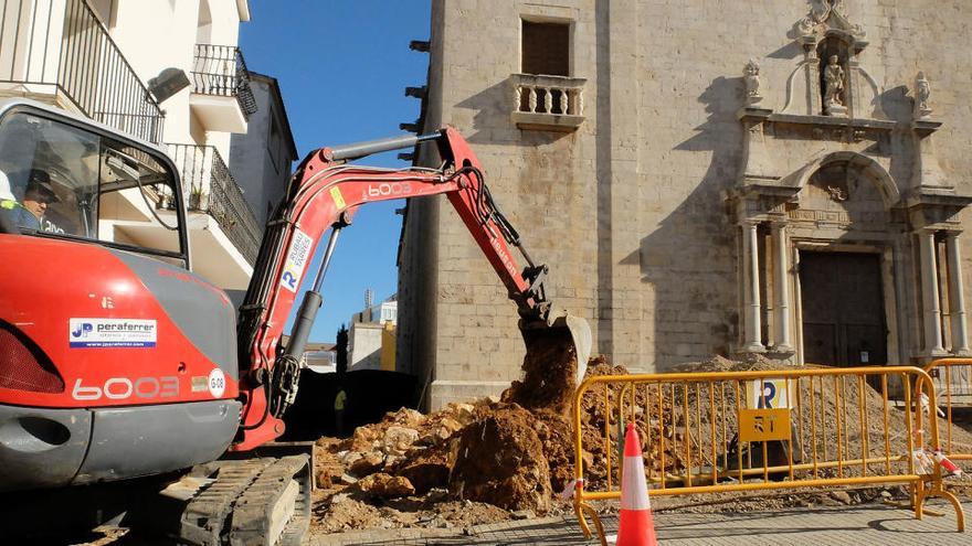 Les obres a la plaça de l&#039;església on es van localitzar les restes