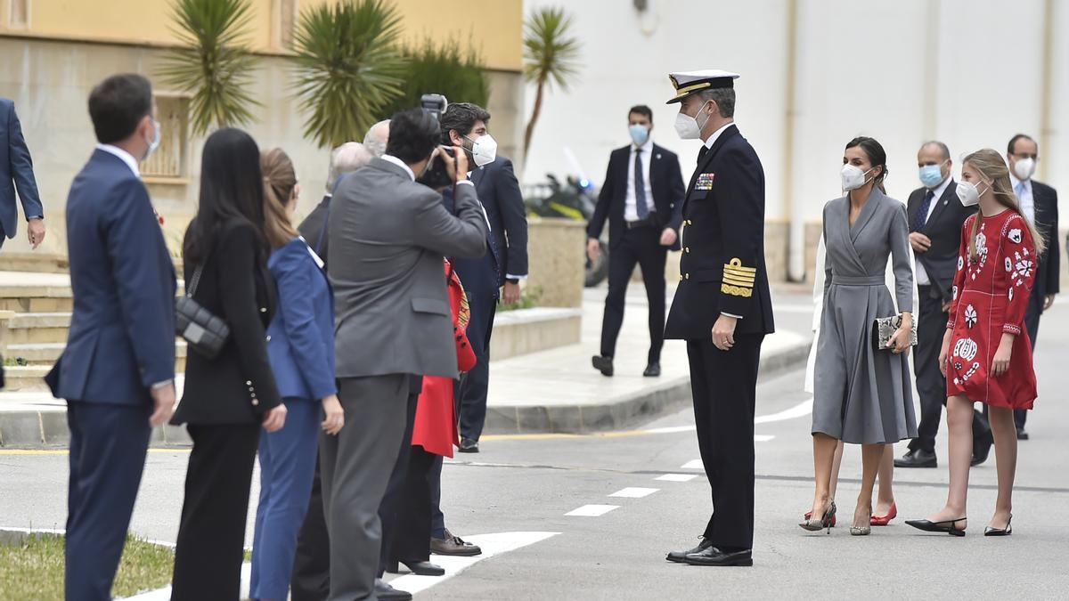 Los Reyes y sus hijas visitan Cartagena para la puesta a flote del submarino S81