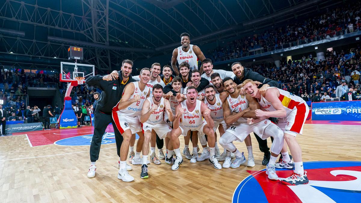 El equipo español festeja su victoria en territorio italiano