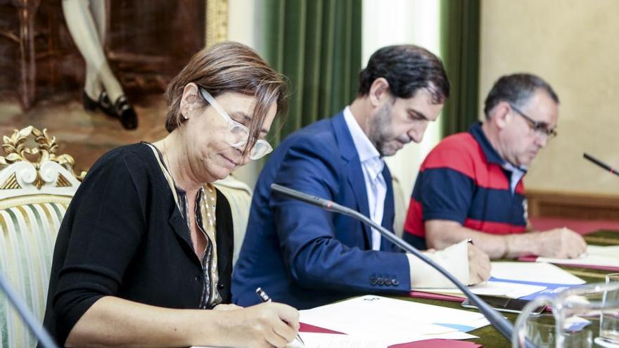 Ayuntamiento, patronal y sindicatos firman el acuerdo de concertación social dotado con 160 millones