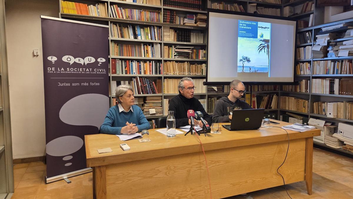 Representantes del Fòrum de la Societat Civil, en la presentación de un acto