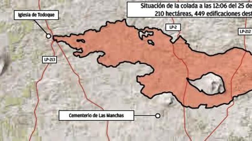 La lava se precipita al océano desde un acantilado y crea nubes de gas nocivo.