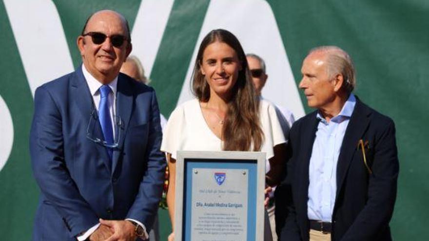 Anabel Medina recibe un homenaje en el CT València