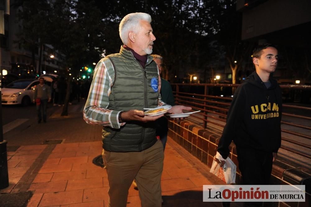 La noche de protesta de los agricultores se pasa con migas