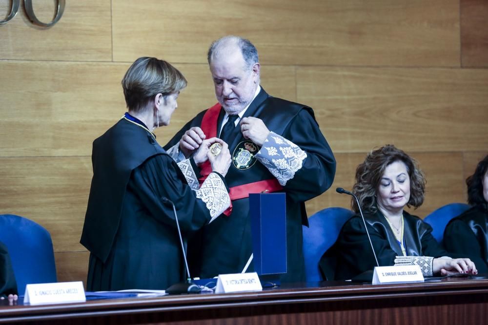 Entrega de la gran cruz del mérito al exdecano del Colegio de Abogados e inauguración de las nuevas instalaciones