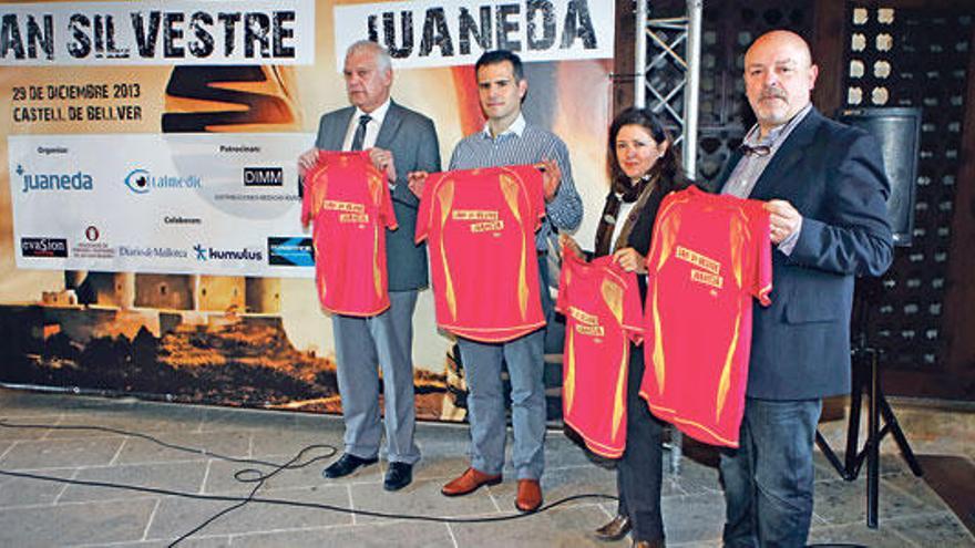 Damià Vich, el doctor Alguersuari, Isabel Pérez y Jaume Martí, ayer en la presentación.