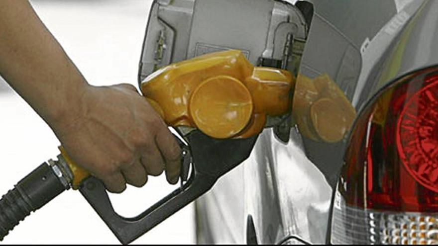 Llenar el depósito de gasolina: 54,4 euros