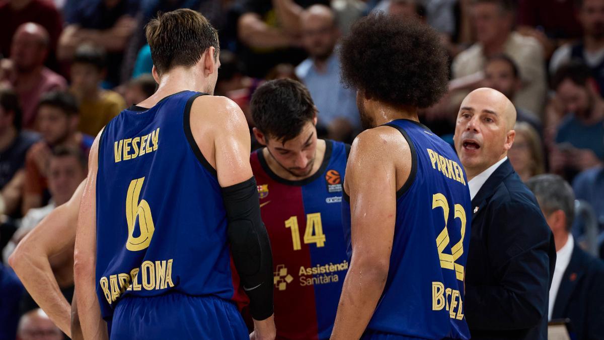 Joan Peñarroya, dando instrucciones a sus jugadores