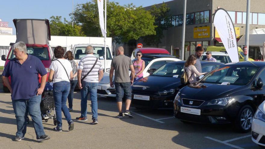 Visitants a la Fira del Vehicle d&#039;Ocasió