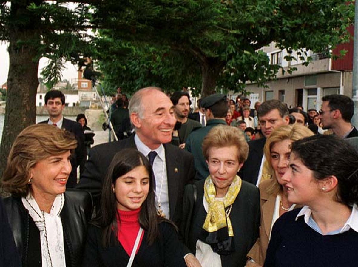 Fernando de la Rúa durante su visita a Bueu en octubre de 2000.