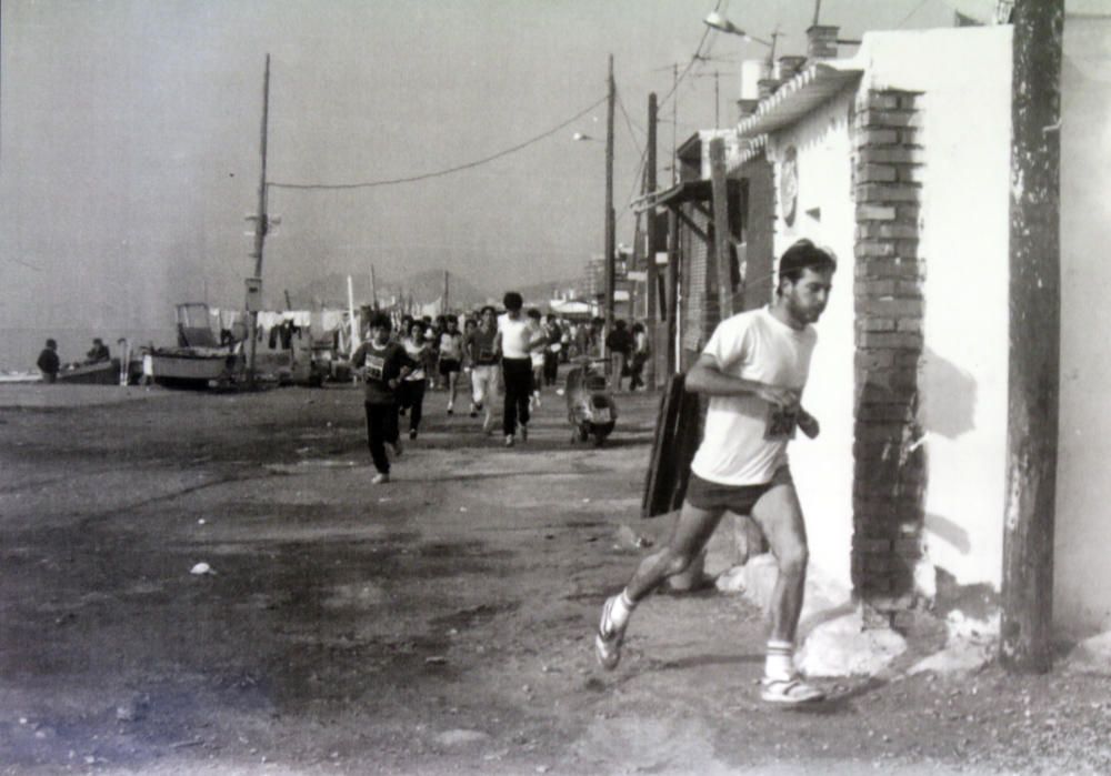 La asociación de vecinos ha preparado una exposición de fotos al aire libre con una selección de fotos de las cuarenta ediciones. Estas son algunas.