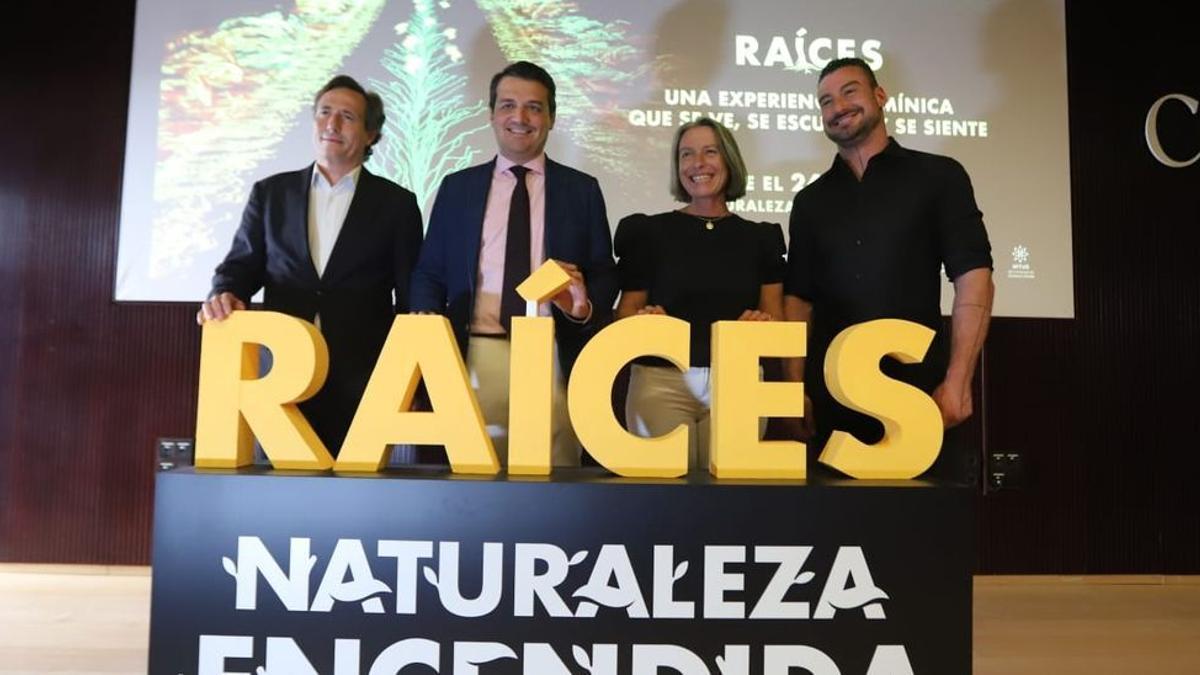 Vicente Roig, José María Bellido, Isabel Albás y Felype de Lima en la presentación de 'Raíces'.