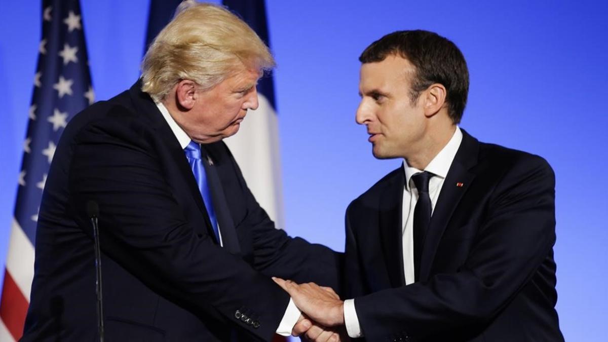 zentauroepp39289362 u s president donald trump  left  shakes hands with french p170713202237