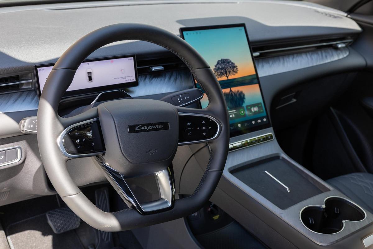 Interior del L6 EV y el L4 EV